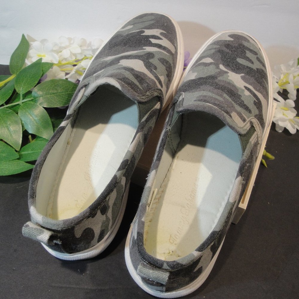 Tommy Bahama Sneakers Camouflage Size 9 EUC